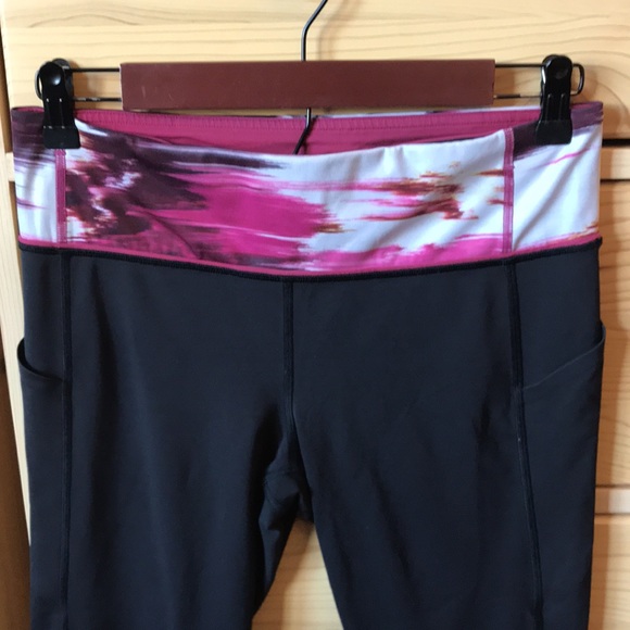 Lululemon Cropped Black Leggings Pink Purple Brushstroke Waistband Size 8 - Picture 2 of 8